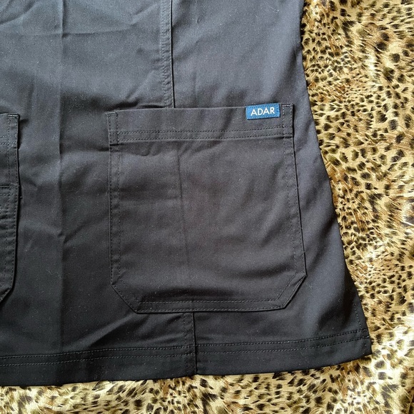 NWOT 🍀Adar Pro Scrub Set For Women - Enhanced V-Neck Top & Multi Pocket Pants - Picture 8 of 15